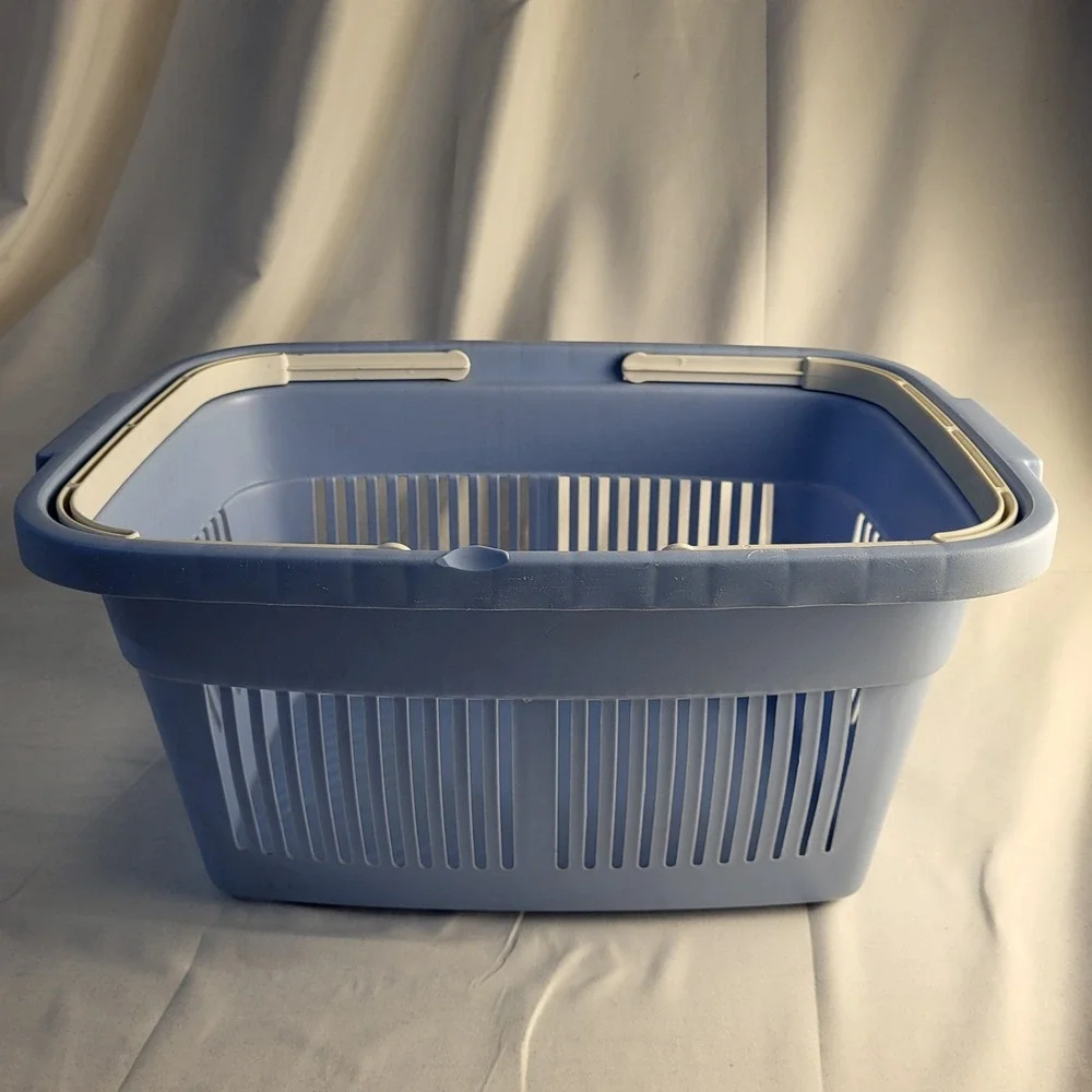 Vintage Blue Rubbermaid 18